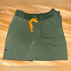 FIGS green scrub pants!